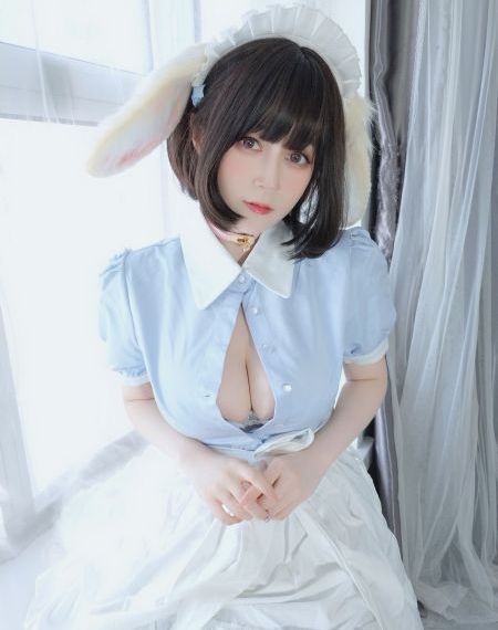 大胸秘书