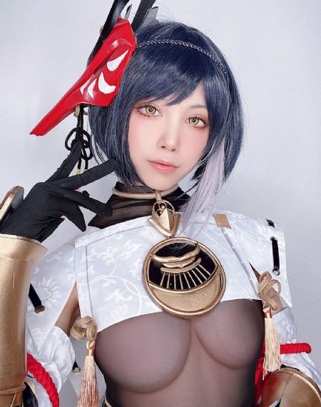 加油站的6个瑞士女孩