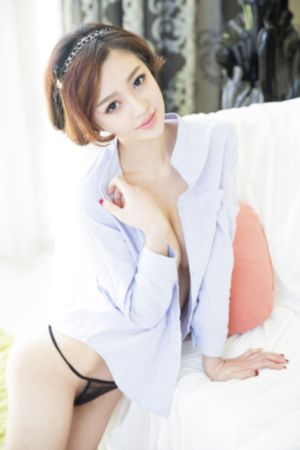 年轻的邻居的阿5