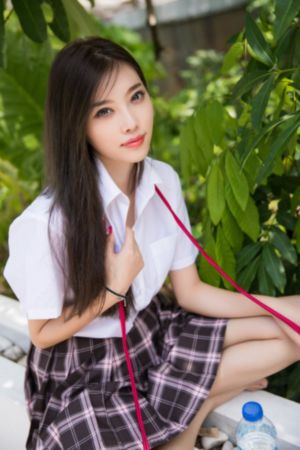 翁工允她的花蒂